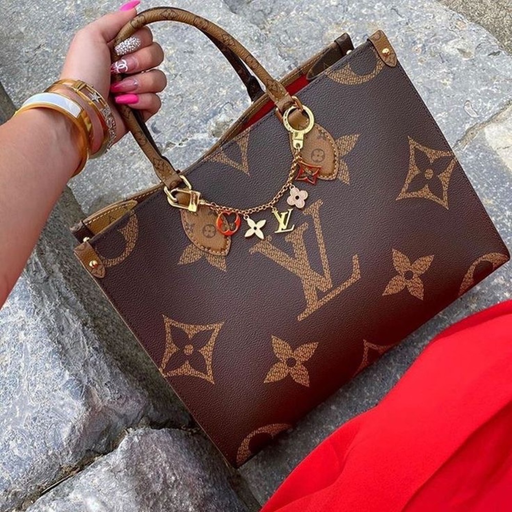 ✨✨ Rare Louis Vuitton On The Go MM size ❤️